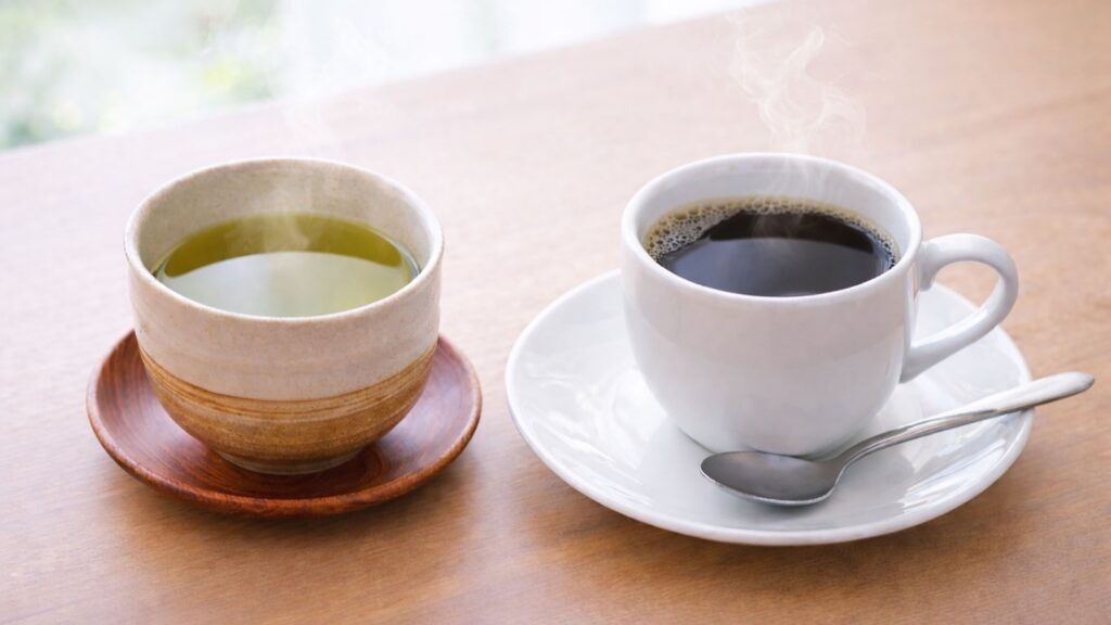 鉄分の吸収を妨げるカフェインを含むコーヒーと緑茶